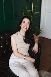 Psicóloga Larissa Formaji em null