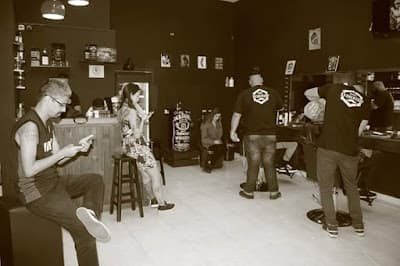 Hive Barbershop em null